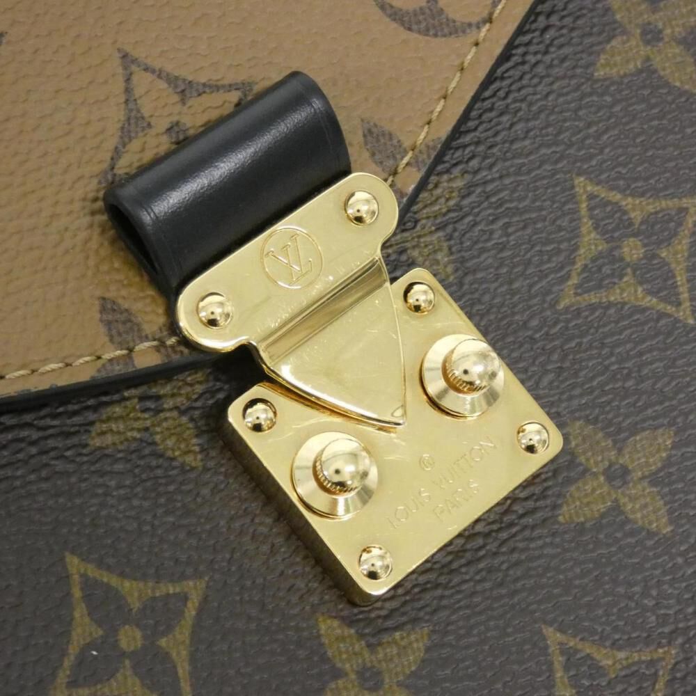 Louis Vuitton Shoulder Bags