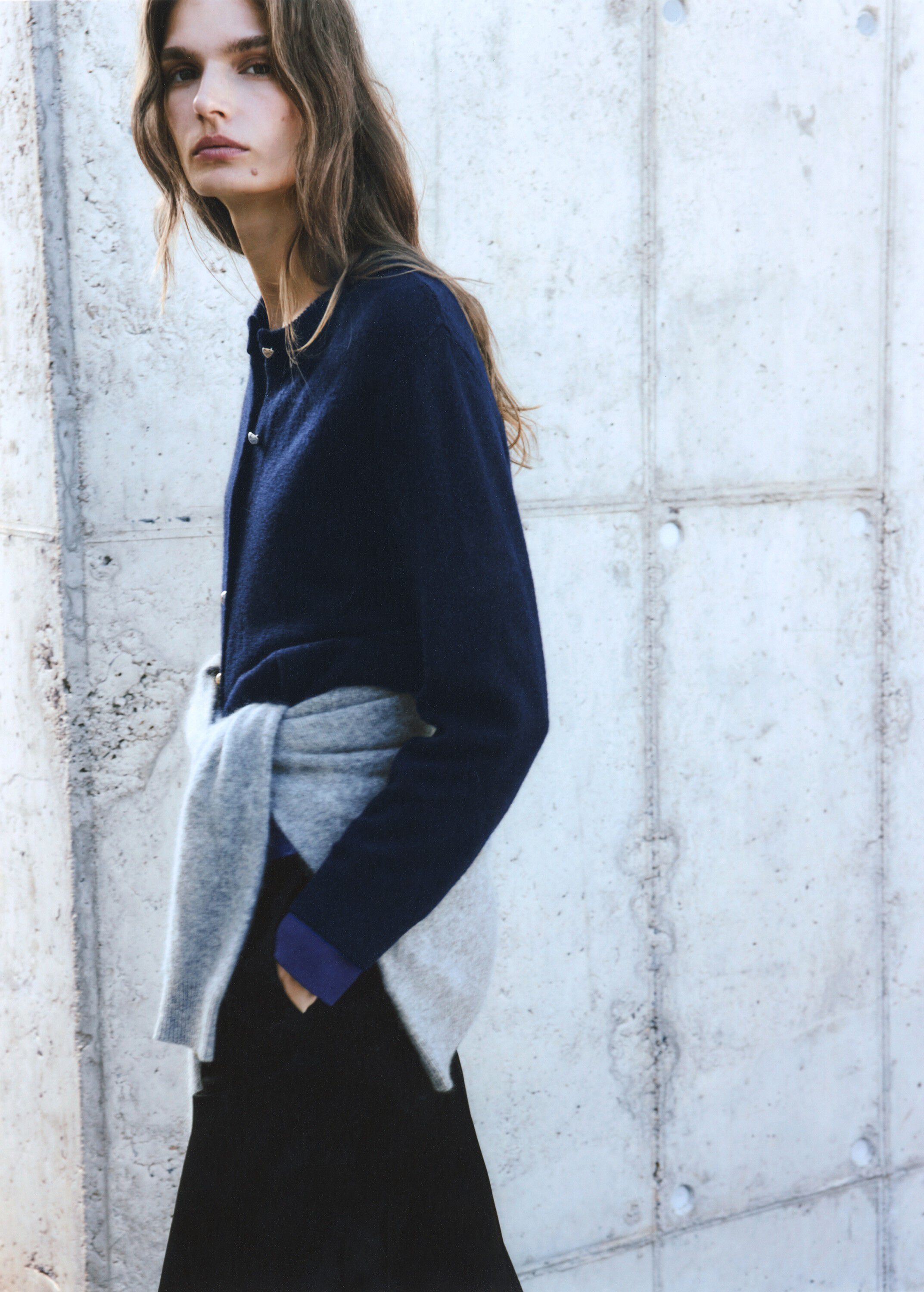 Knitted cardigan with metallic butt