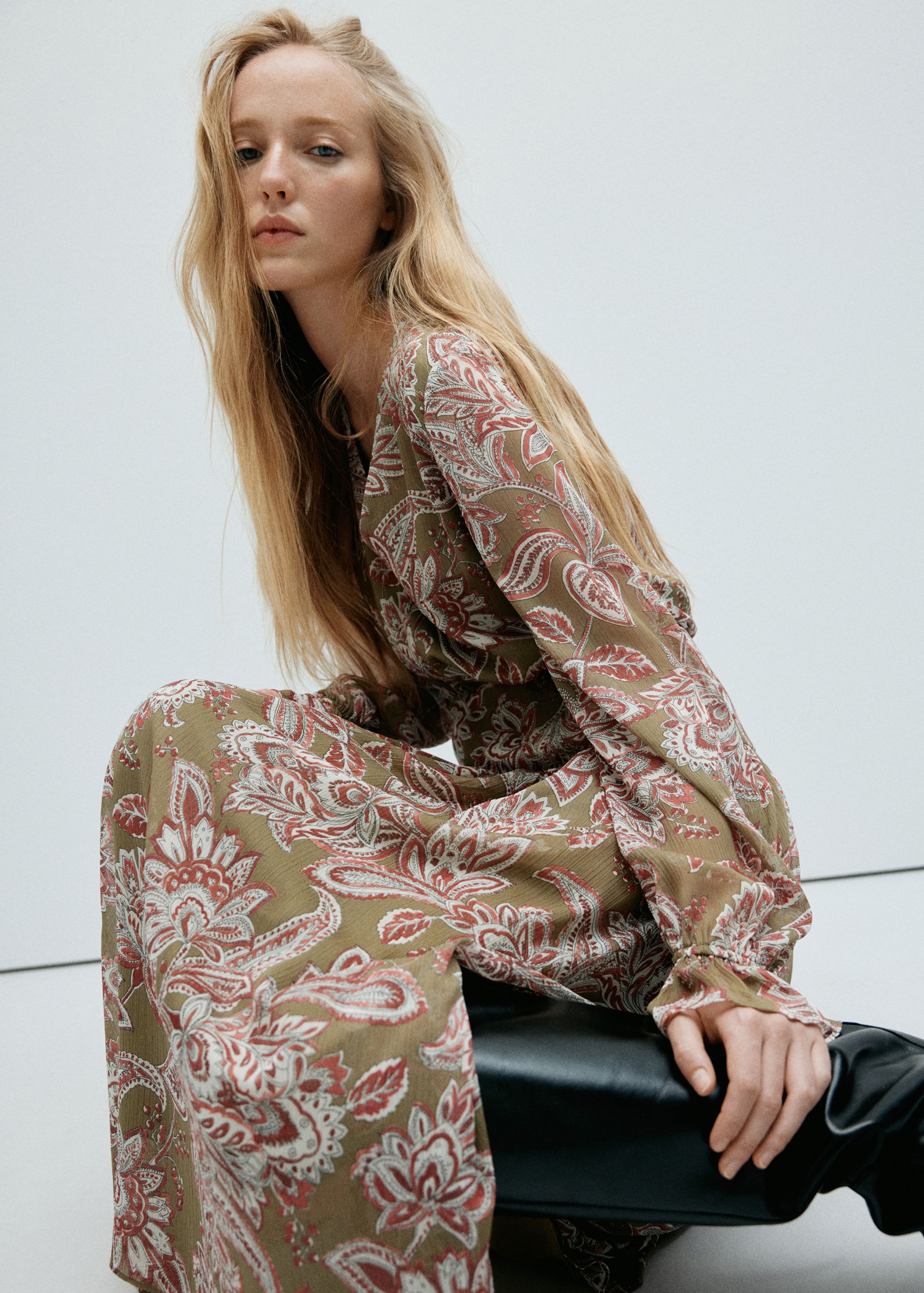 Midi dress with textured floral chi