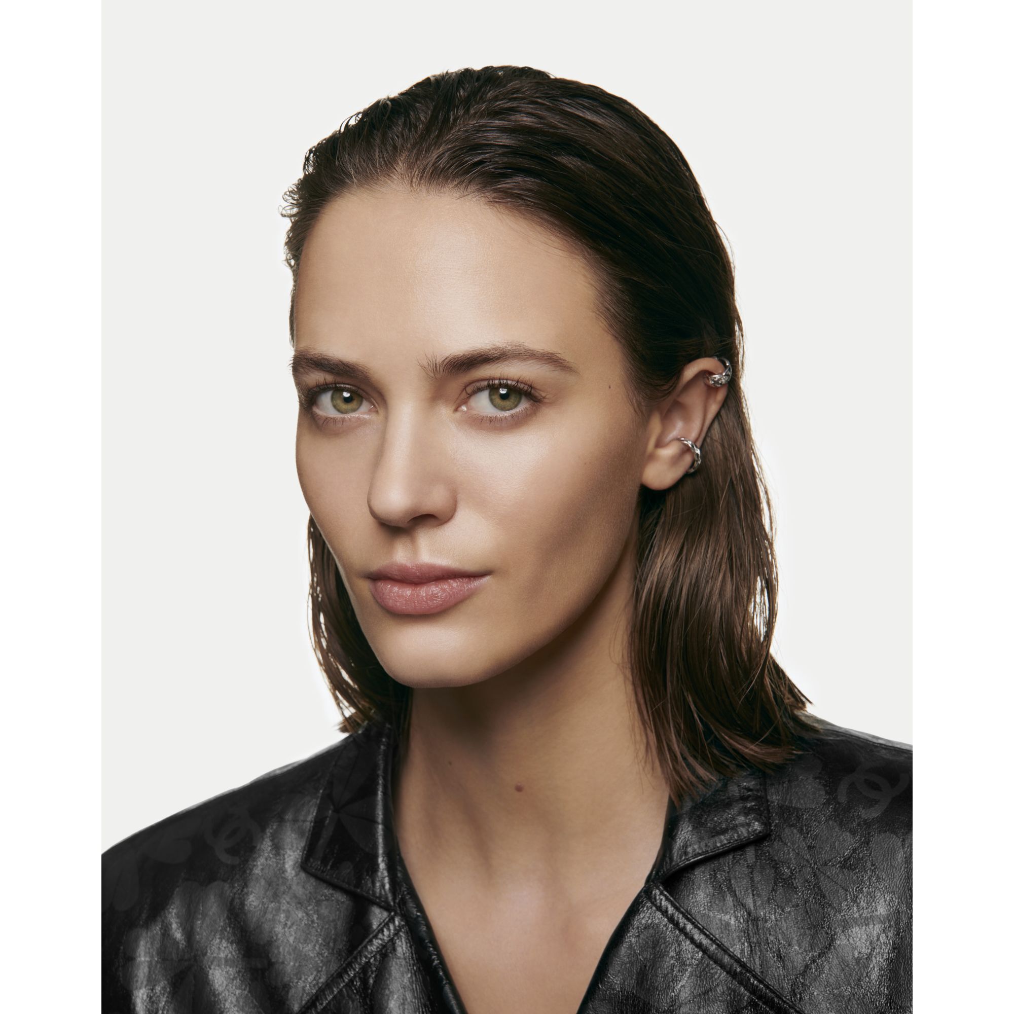 ET ULTIMATIVT FOUNDATIONSERUM FOR MERE UDSTR&Aring;LING