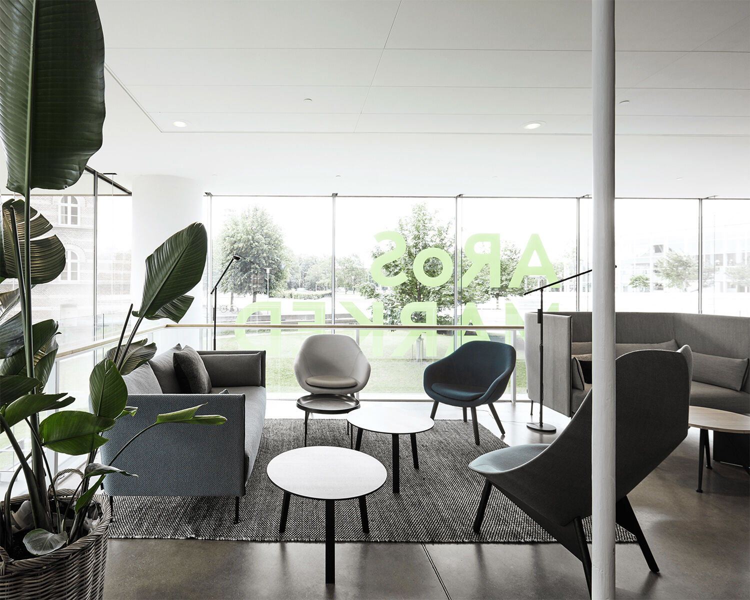 Bella Coffee-&Oslash;45 x H39-Black water-