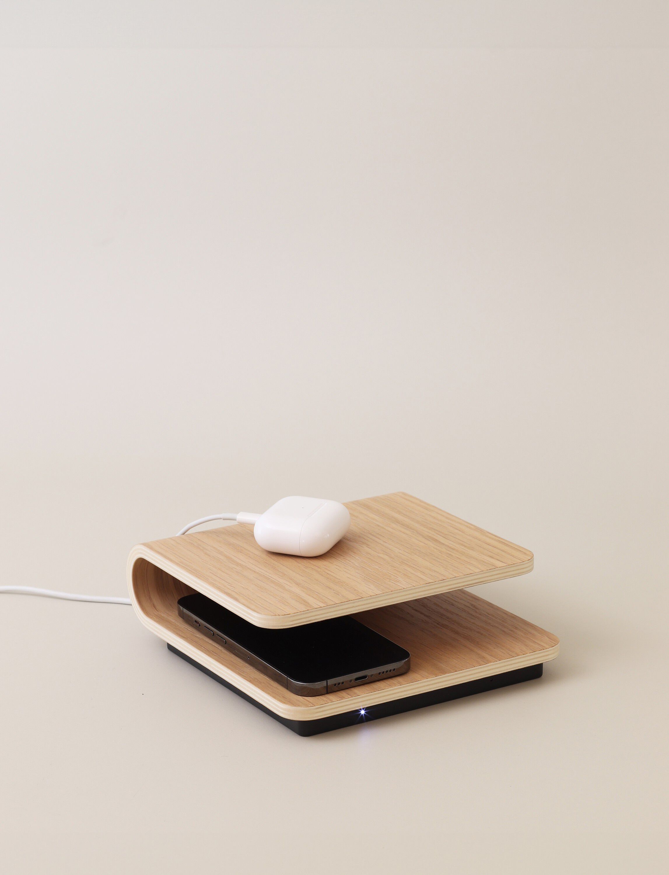 Ro tr&aring;dl&oslash;s oplader oak