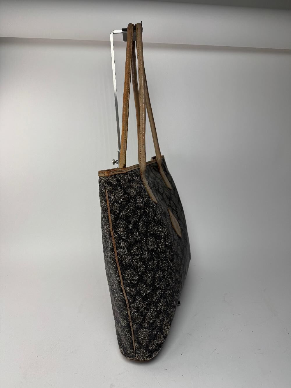 Yves Saint Laurent Tote