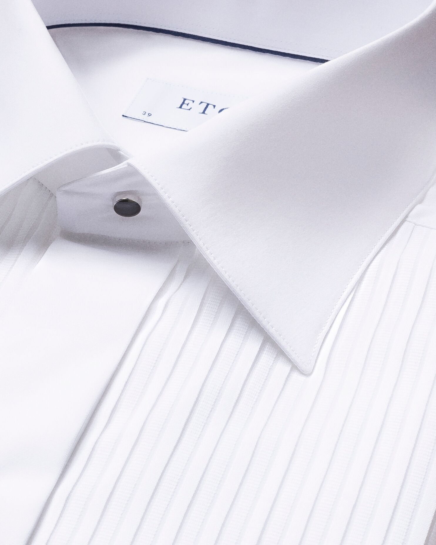 Contemporary Fit White Pliss&eacute; Black Tie Shirt
