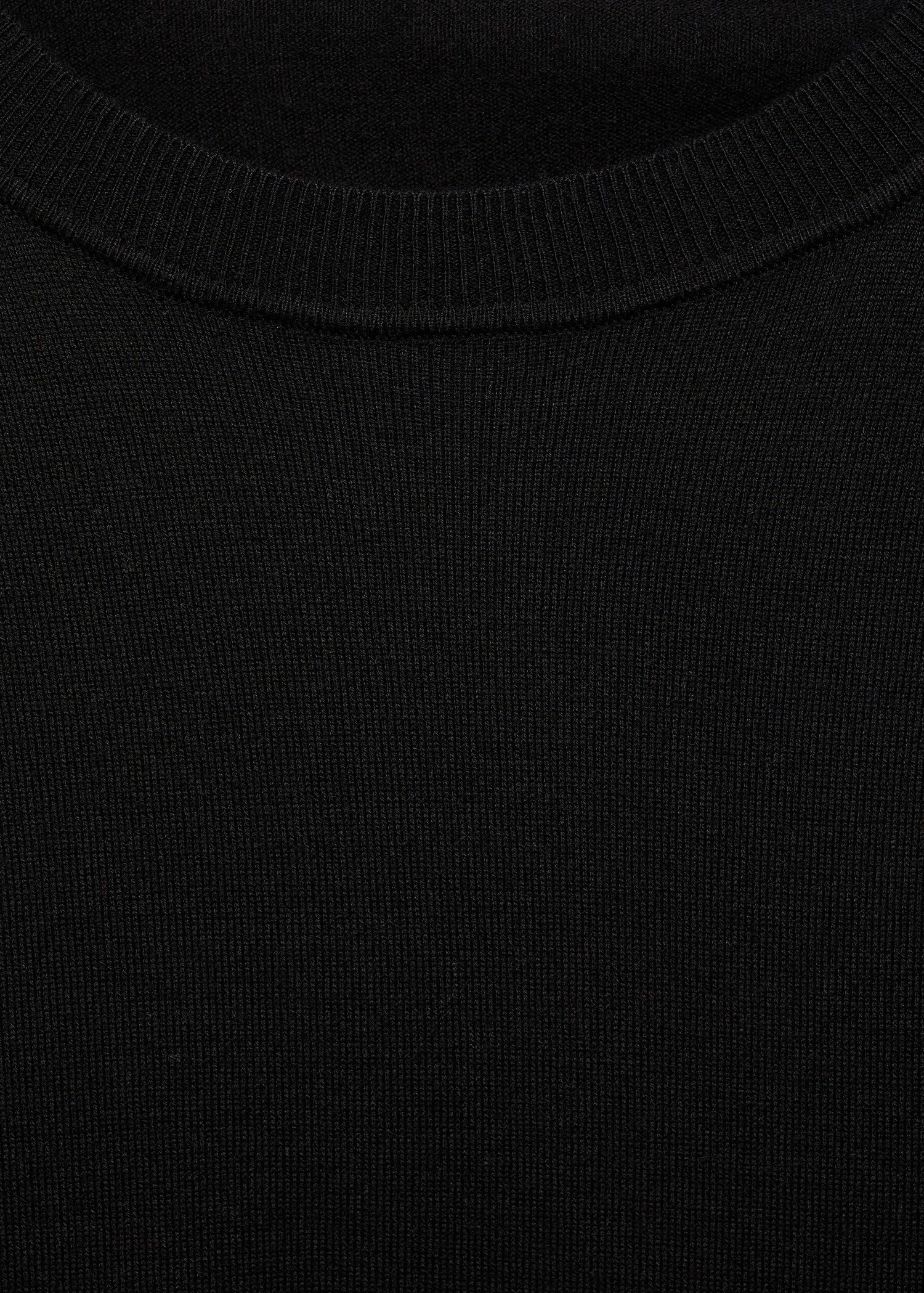 Fine-knit crew-neck sweater
