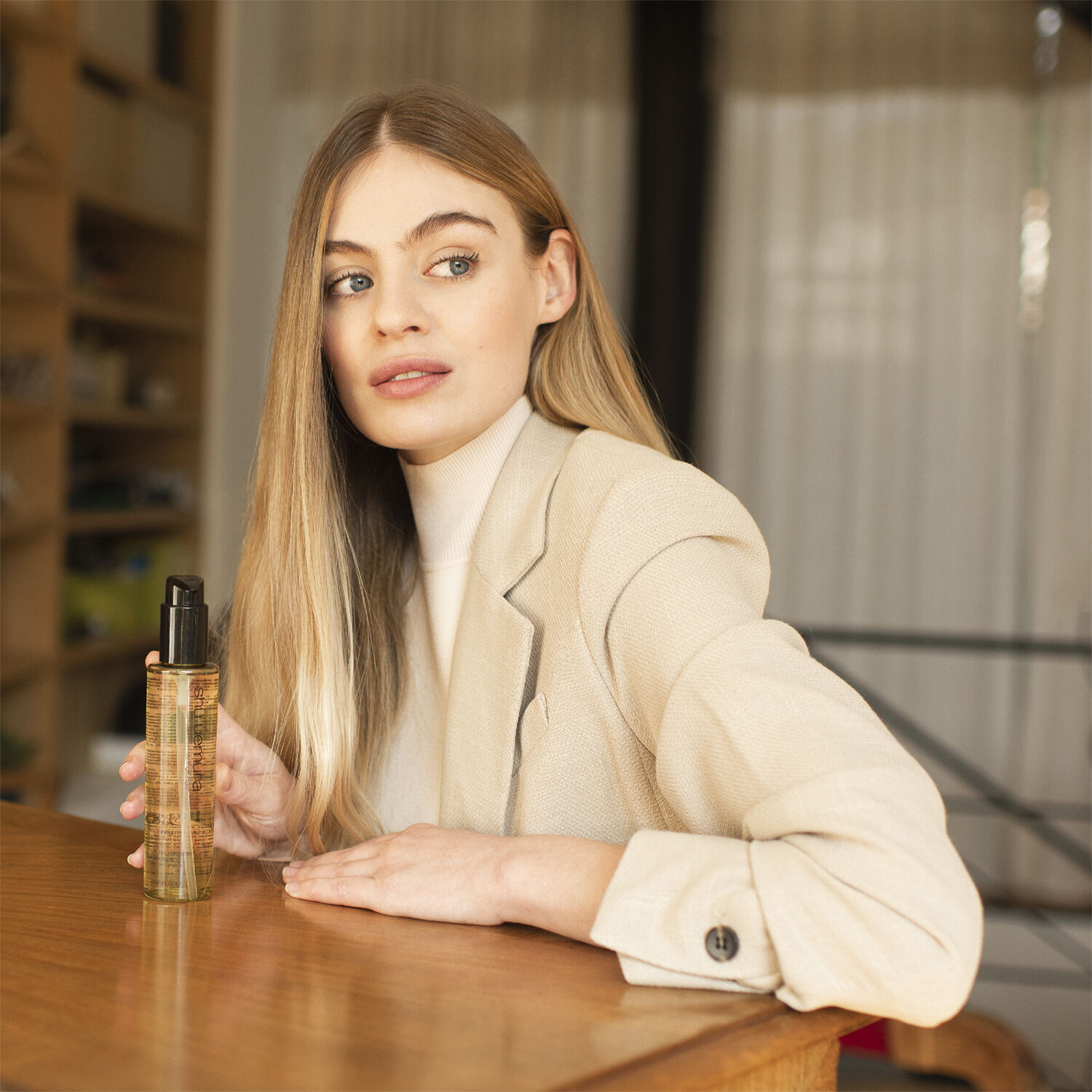 essence absolue nourishing protective hair oil