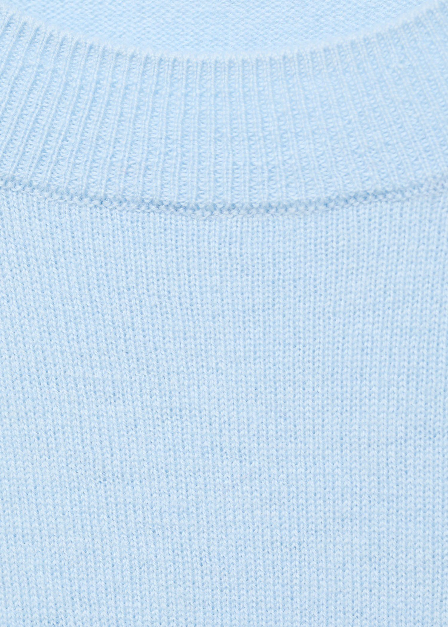 100% wool fine-knit sweater