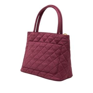 Chanel Medaillon