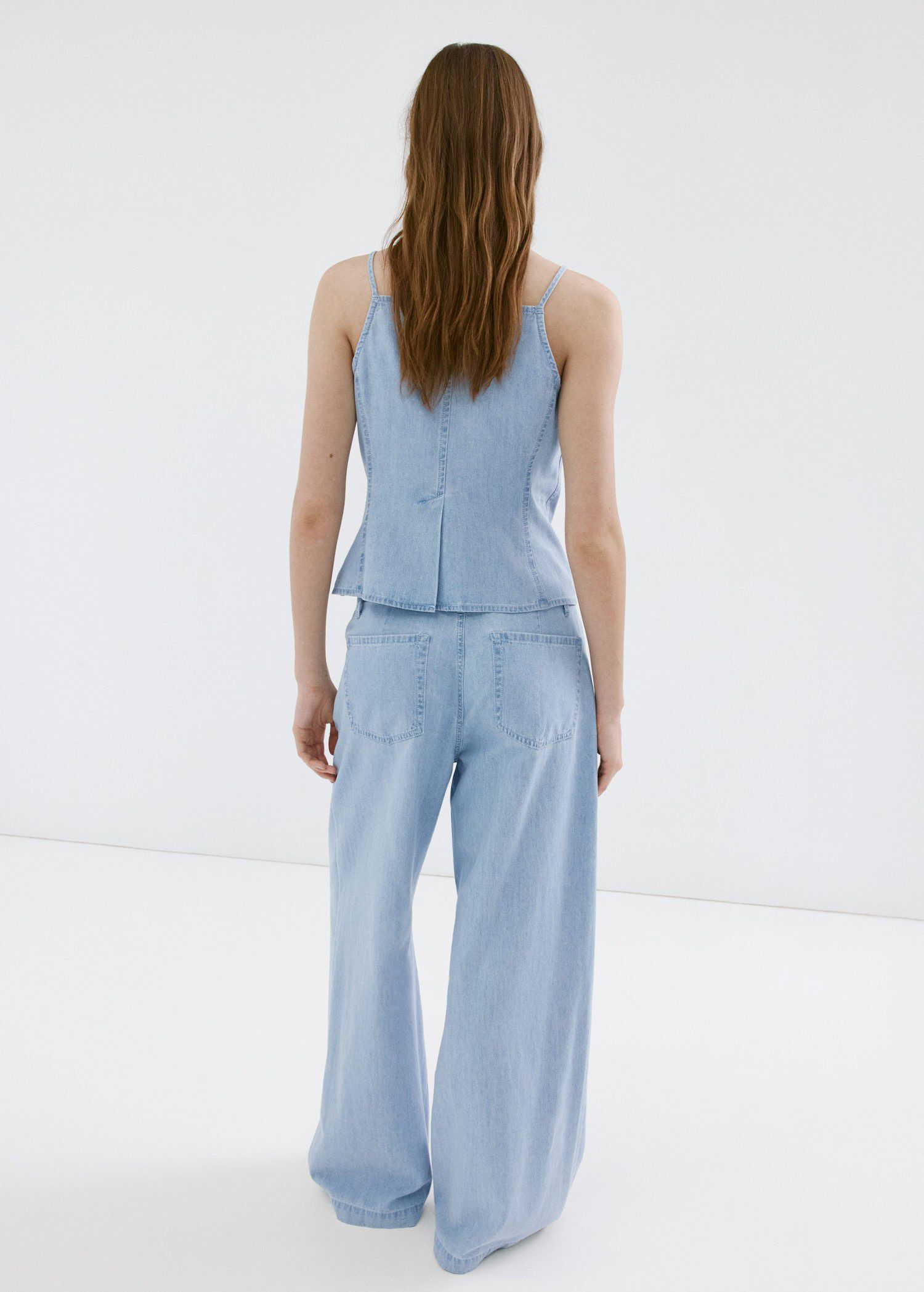 Wide leg mid-rise jeans