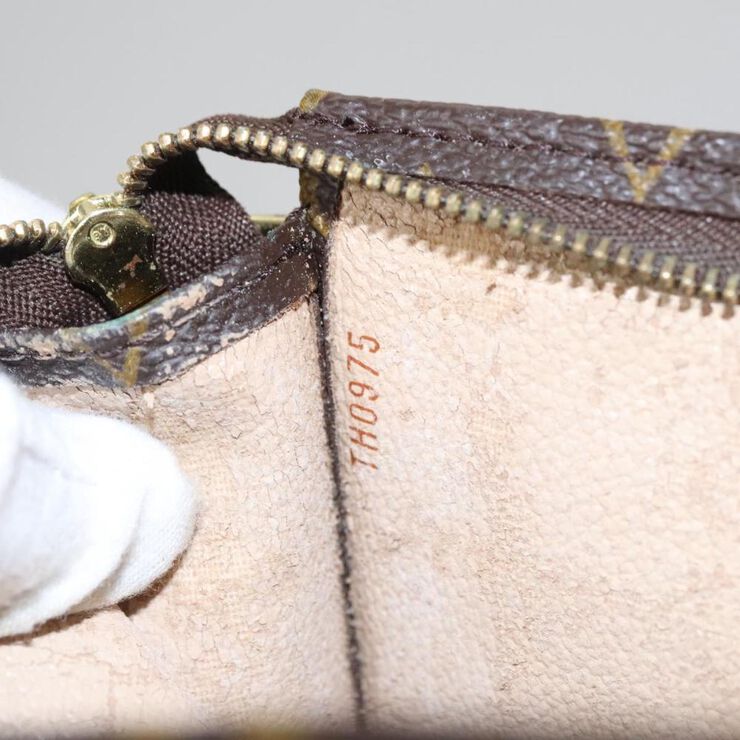 Louis Vuitton Poche Toilette