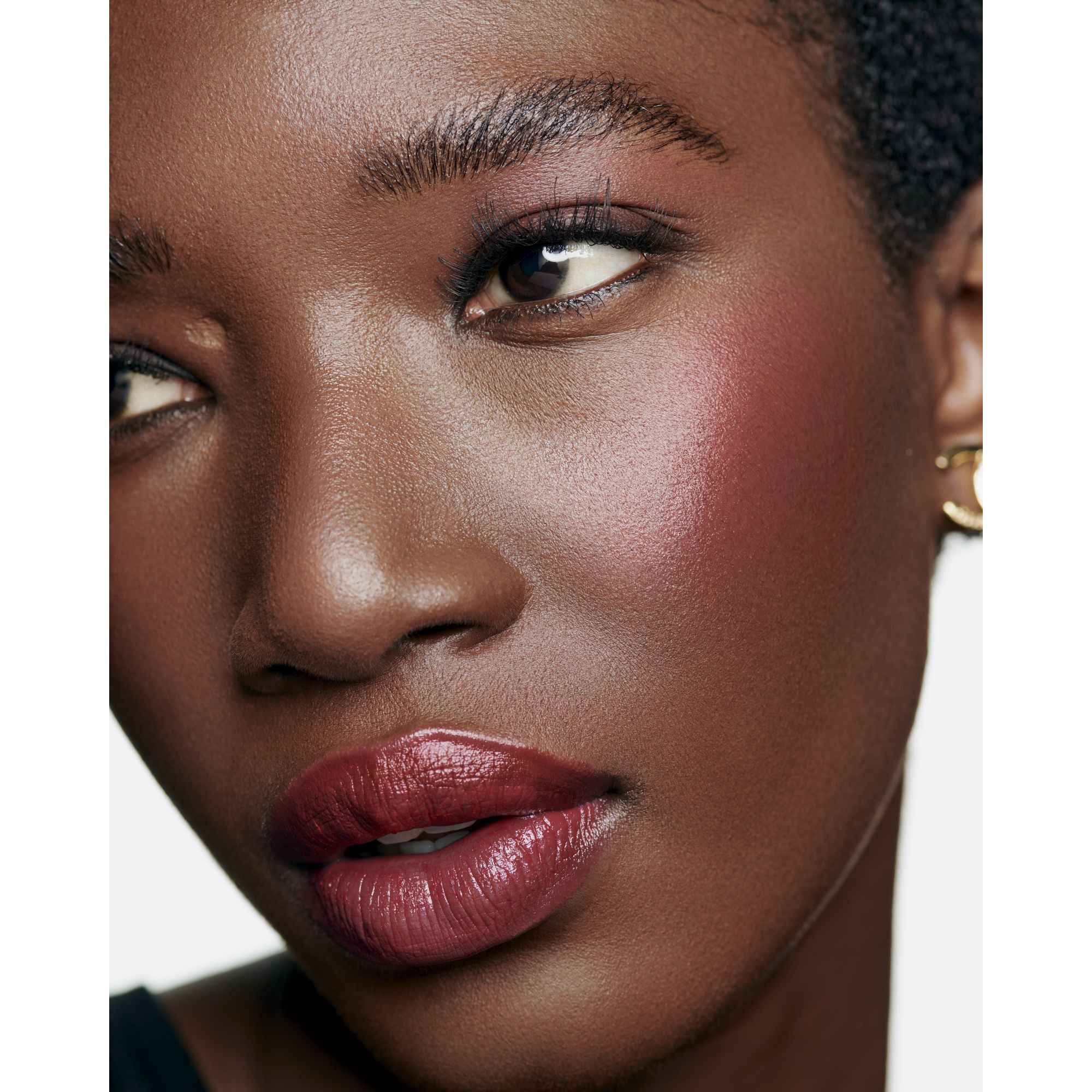 FREMH&AElig;VER FARVEN GIVER N&AElig;RING FYLDE