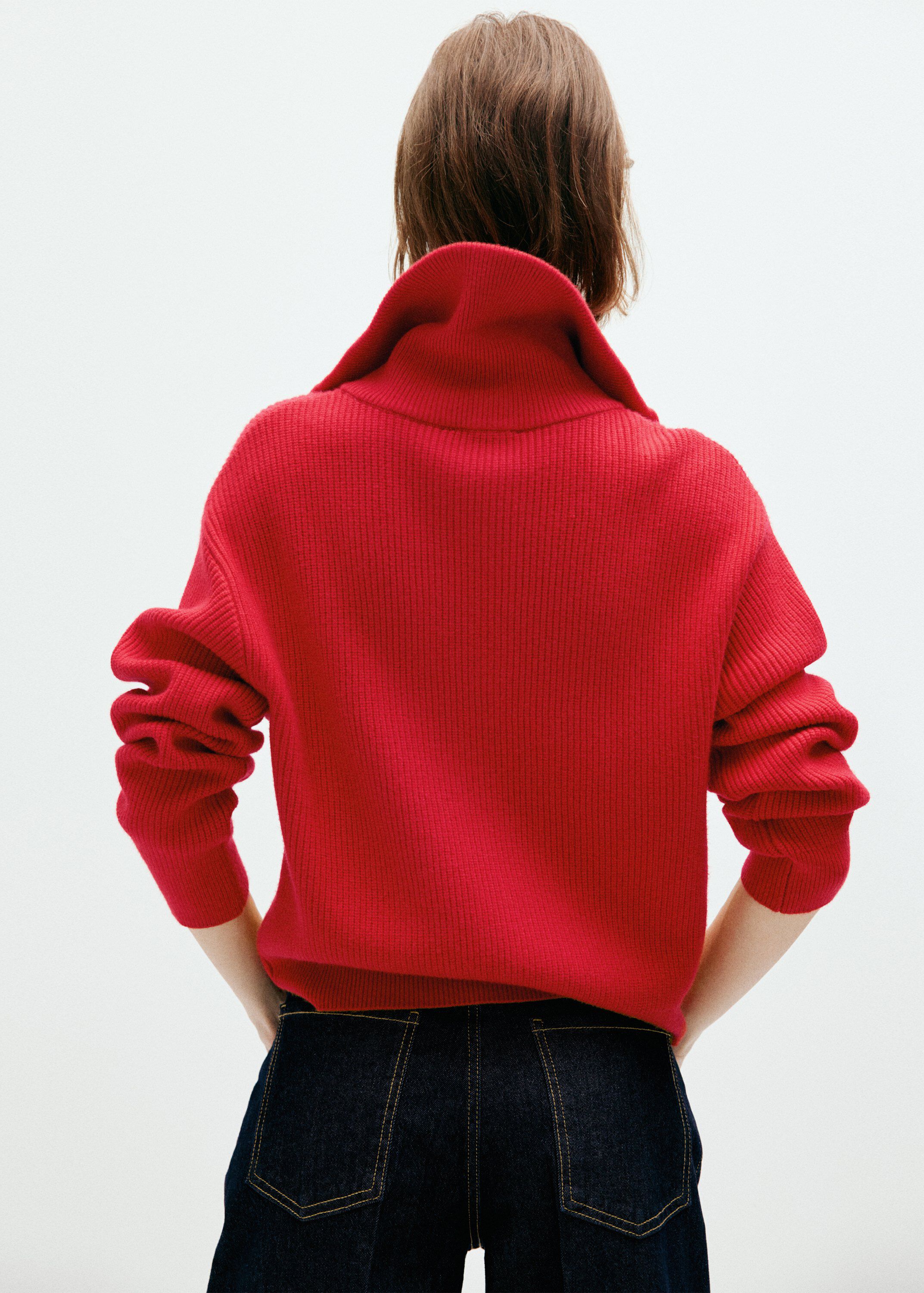 Sweater with contrasting zip collar