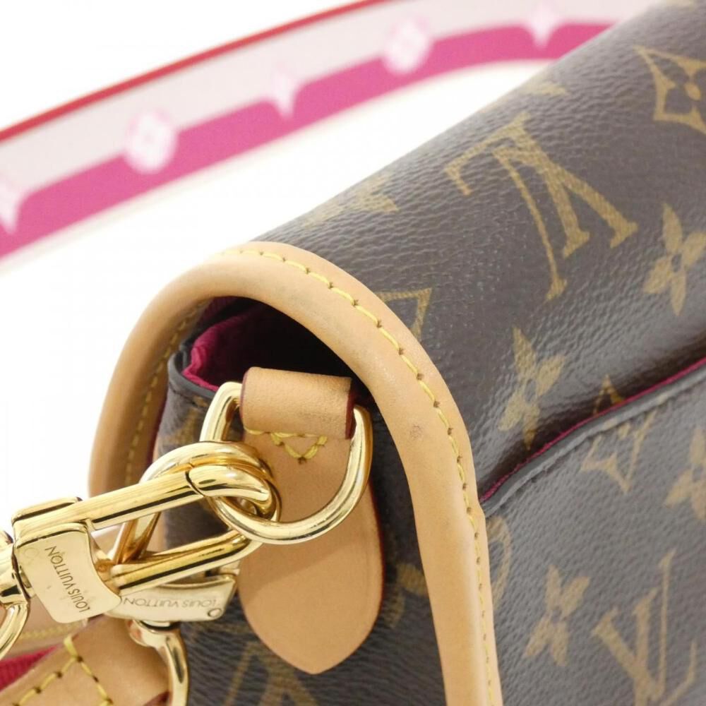 Louis Vuitton Shoulder Bags