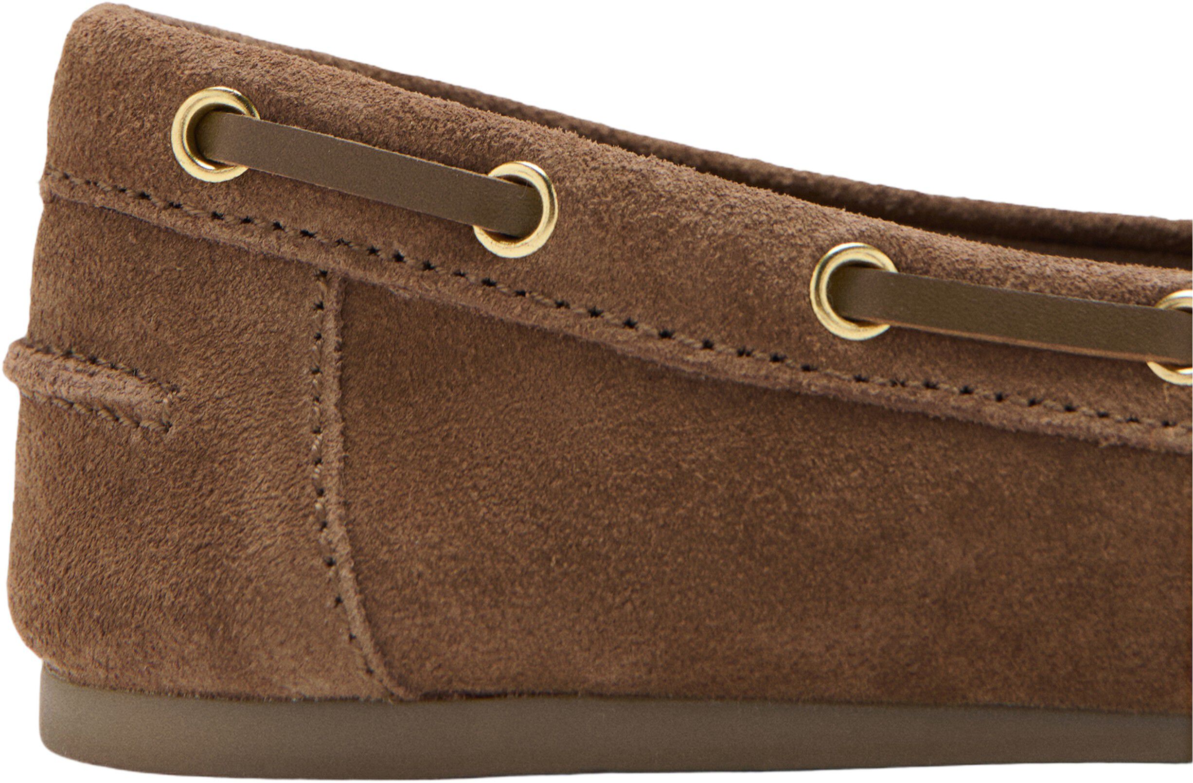 Suede deck shoe