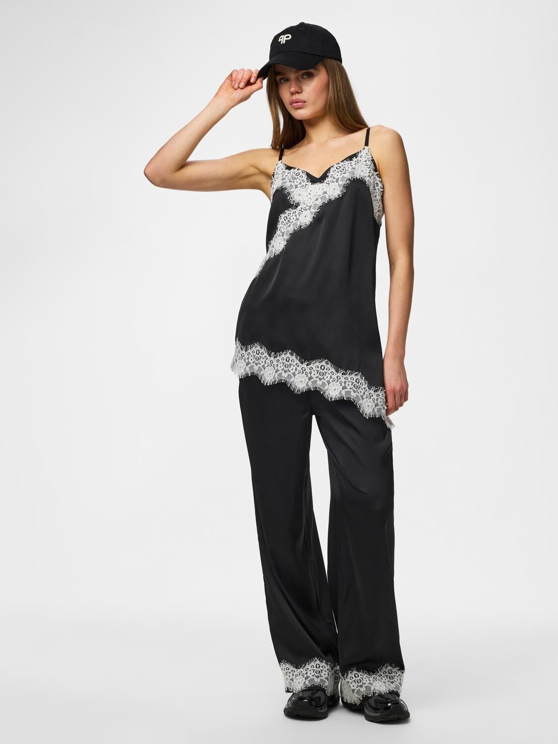 PCARIEL ASSYMETRIC LACE TOP D2D PP