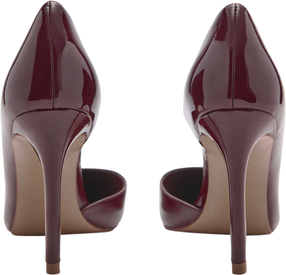 Asymmetrical heeled shoes