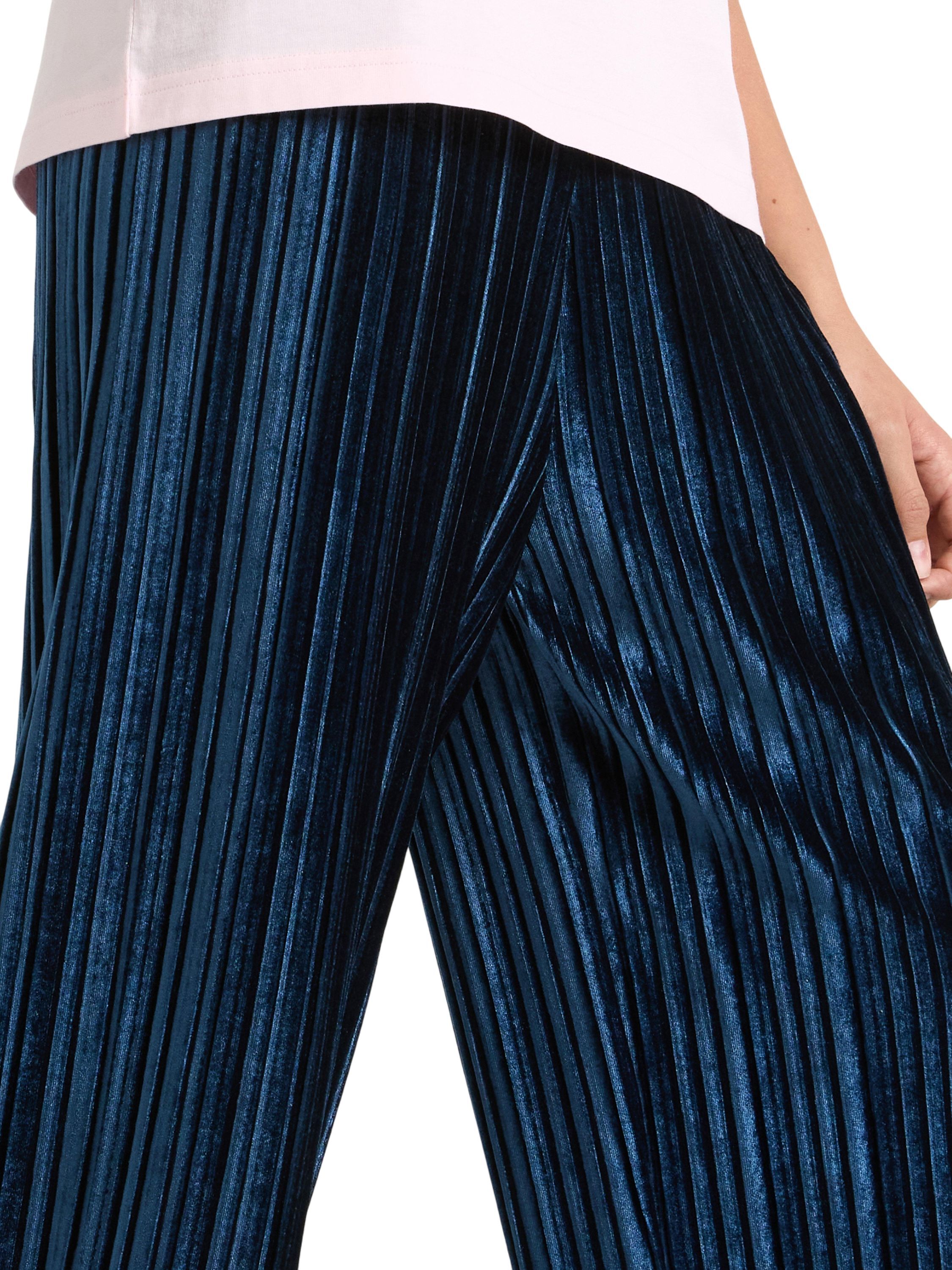 Trousers with wide legs in ribbed v