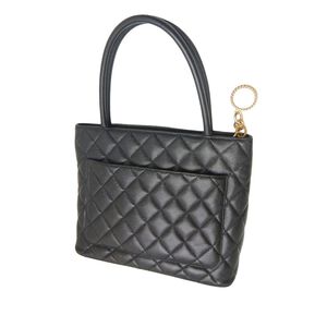 Chanel Medaillon