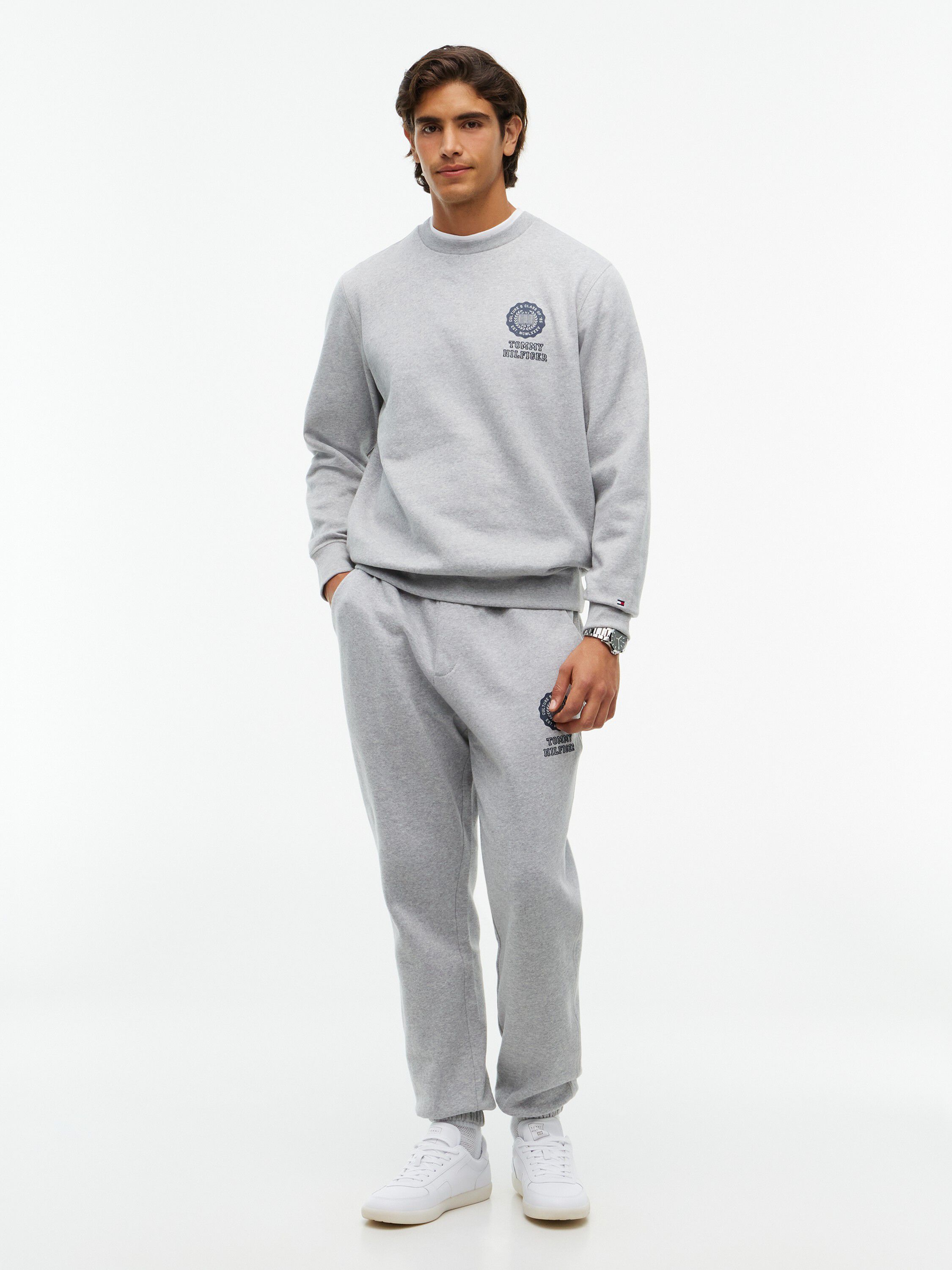VARSITY ROUNDEL REG FLEECE CREW