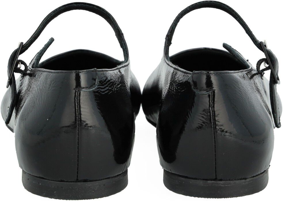 Ballerina med moderat firkantet snude