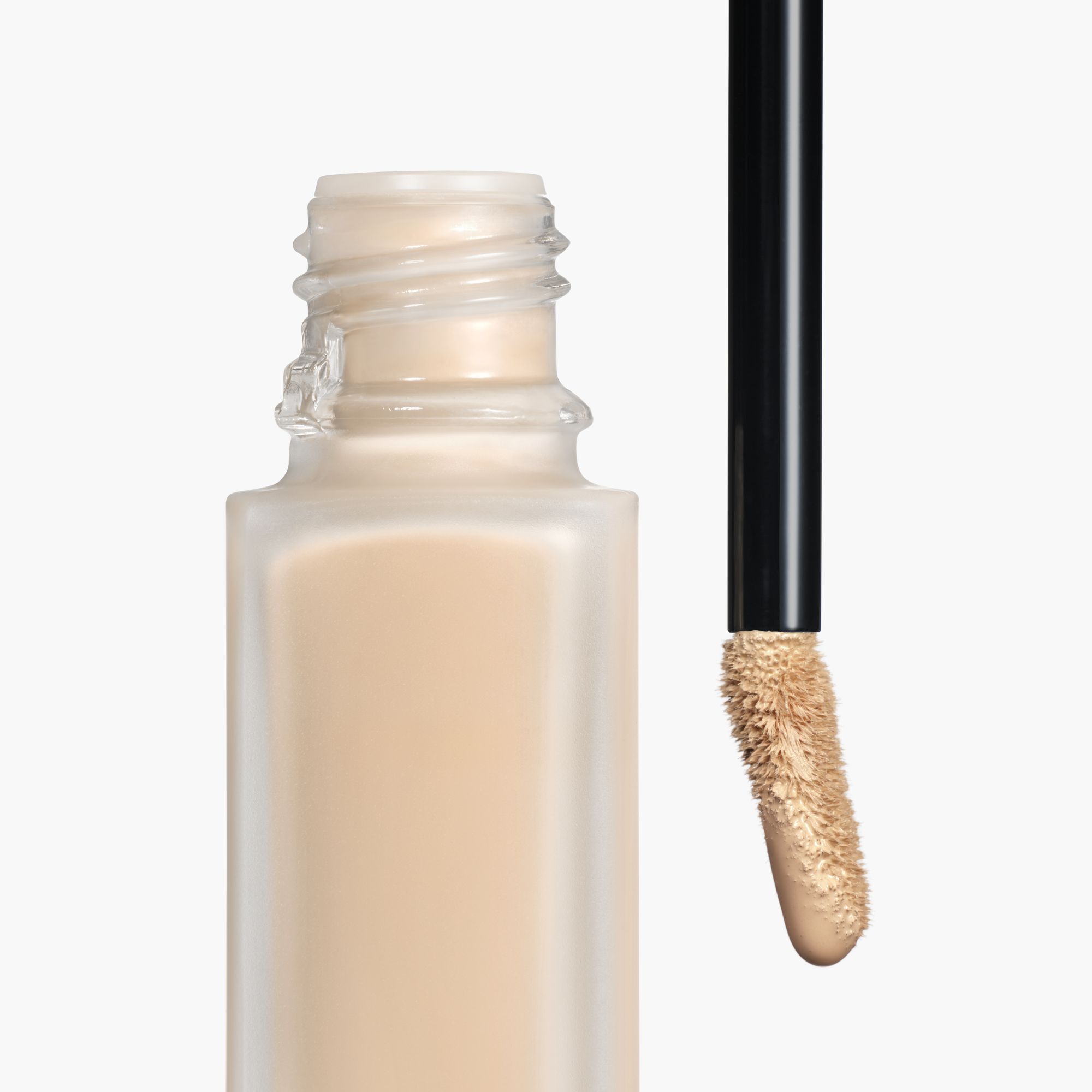 ULTRAWEAR  ALL-DAY COMFORT  FLAWLESS FINISH CONCEALER