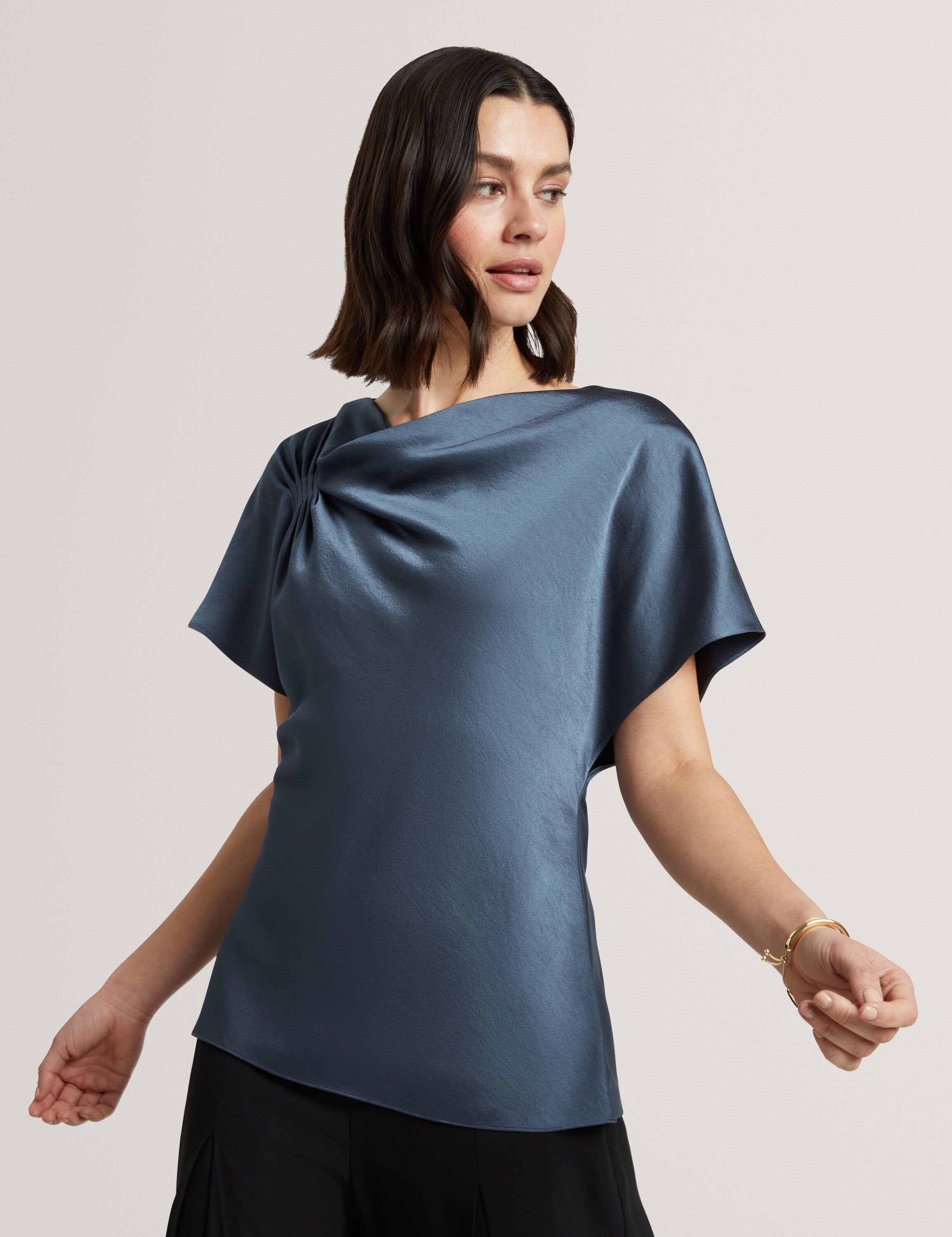CAMMILO Short Sleeve Draped Neck to
