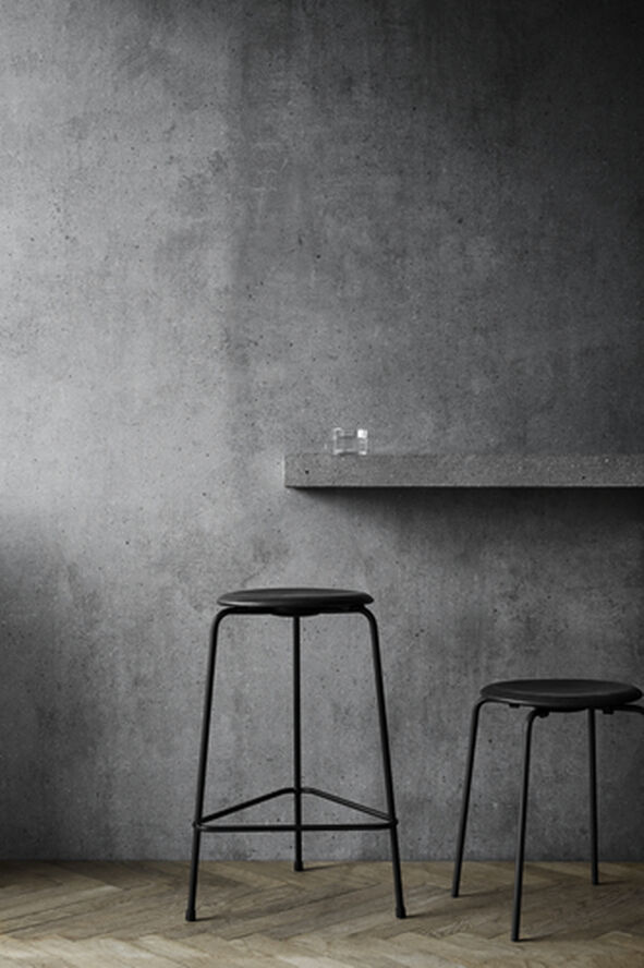 HIGH DOT skammel Cowboy Black / Black mat lacquered base