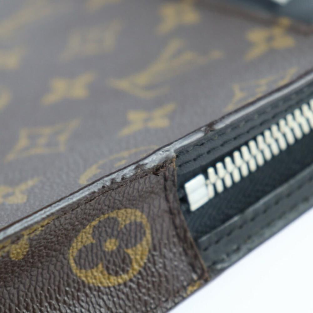 Louis Vuitton Clutch