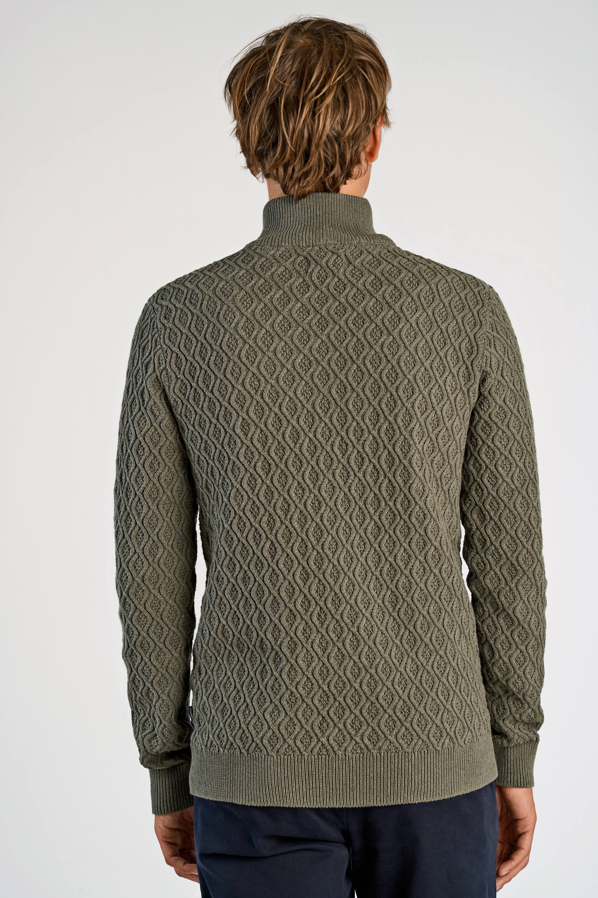 Recycle structure half zip