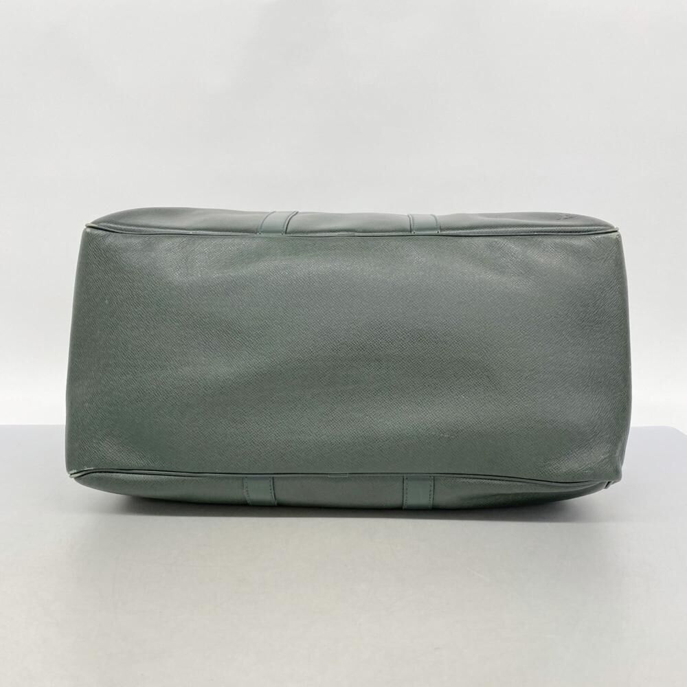 Louis Vuitton Taiga Kendall