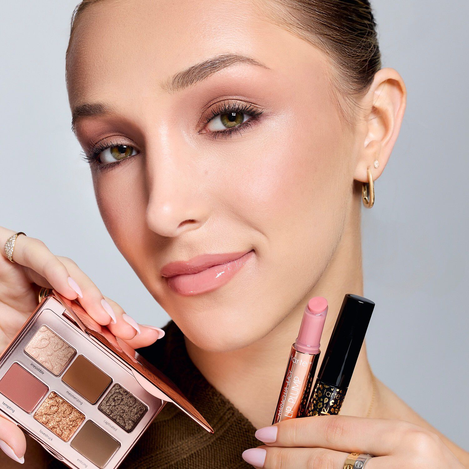 maneater plumped up travel must-haves - Makeups&aelig;t