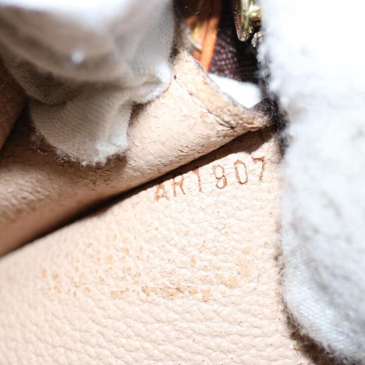 Louis Vuitton Poche Toilette