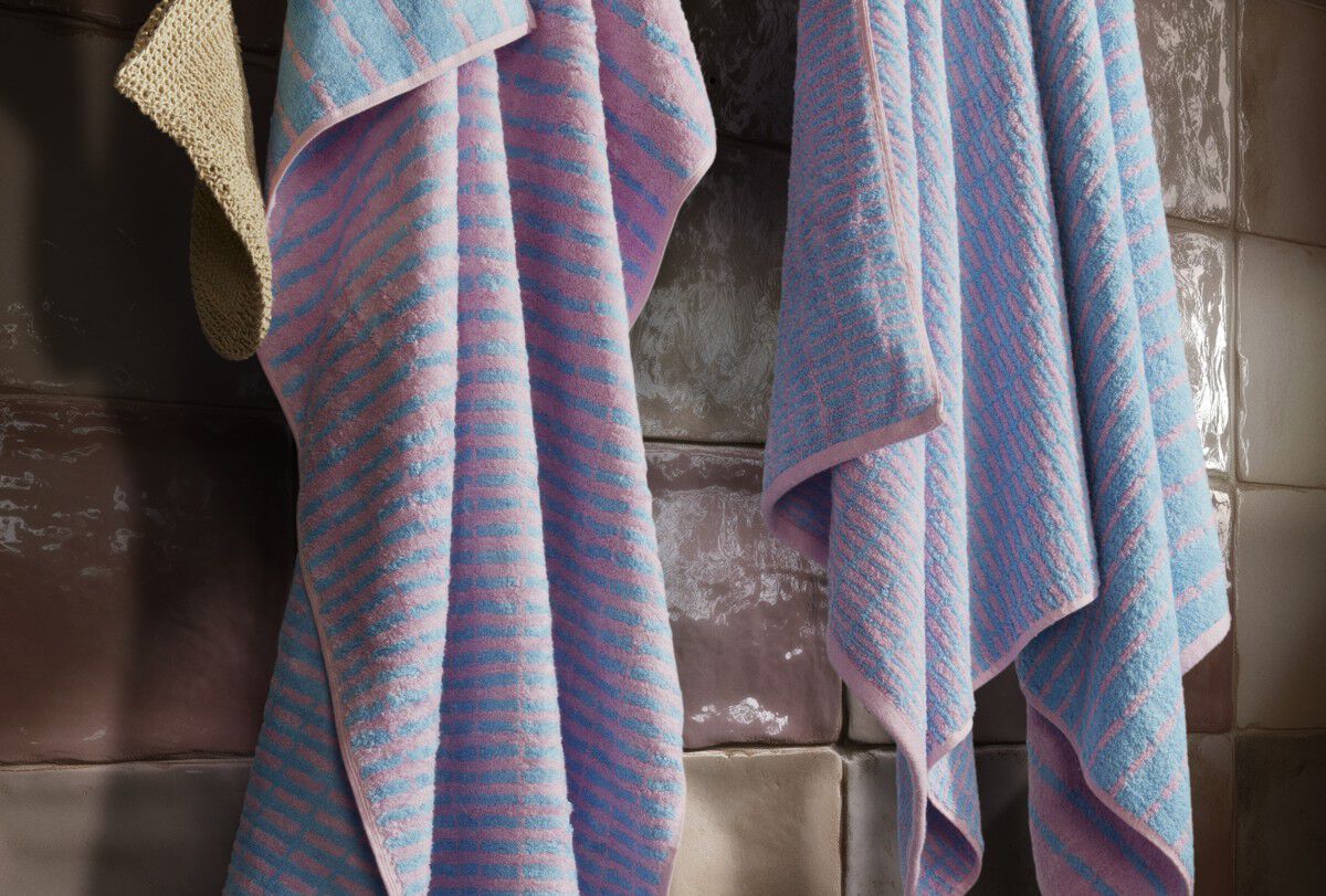 Nuance H&aring;ndkl&aelig;de 70x140 cm lys bl&aring;/rosa