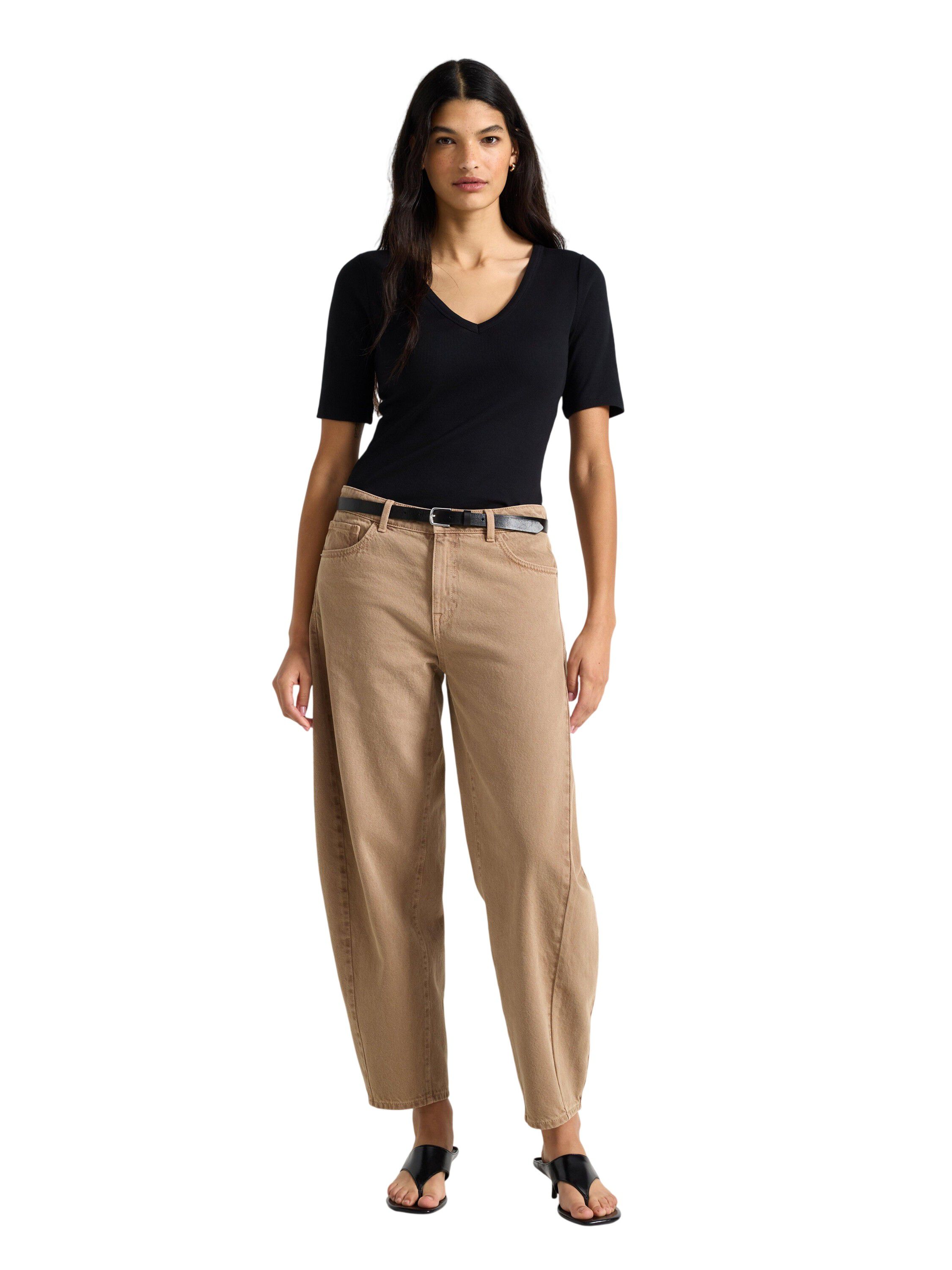 Ribbet top med korte &aelig;rmer, v-hals