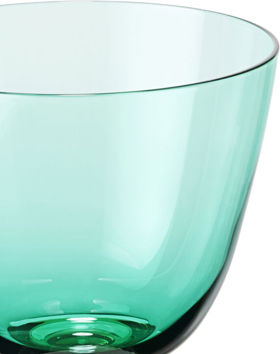 Flow Glas på fod 35 cl emerald green