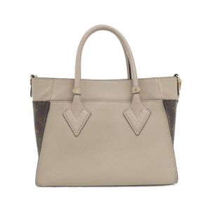 Louis Vuitton On My Side