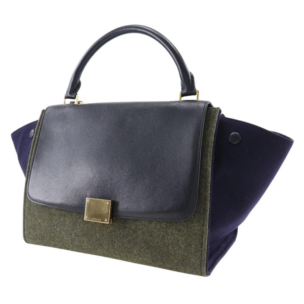 C&eacute;line Trap&egrave;ze