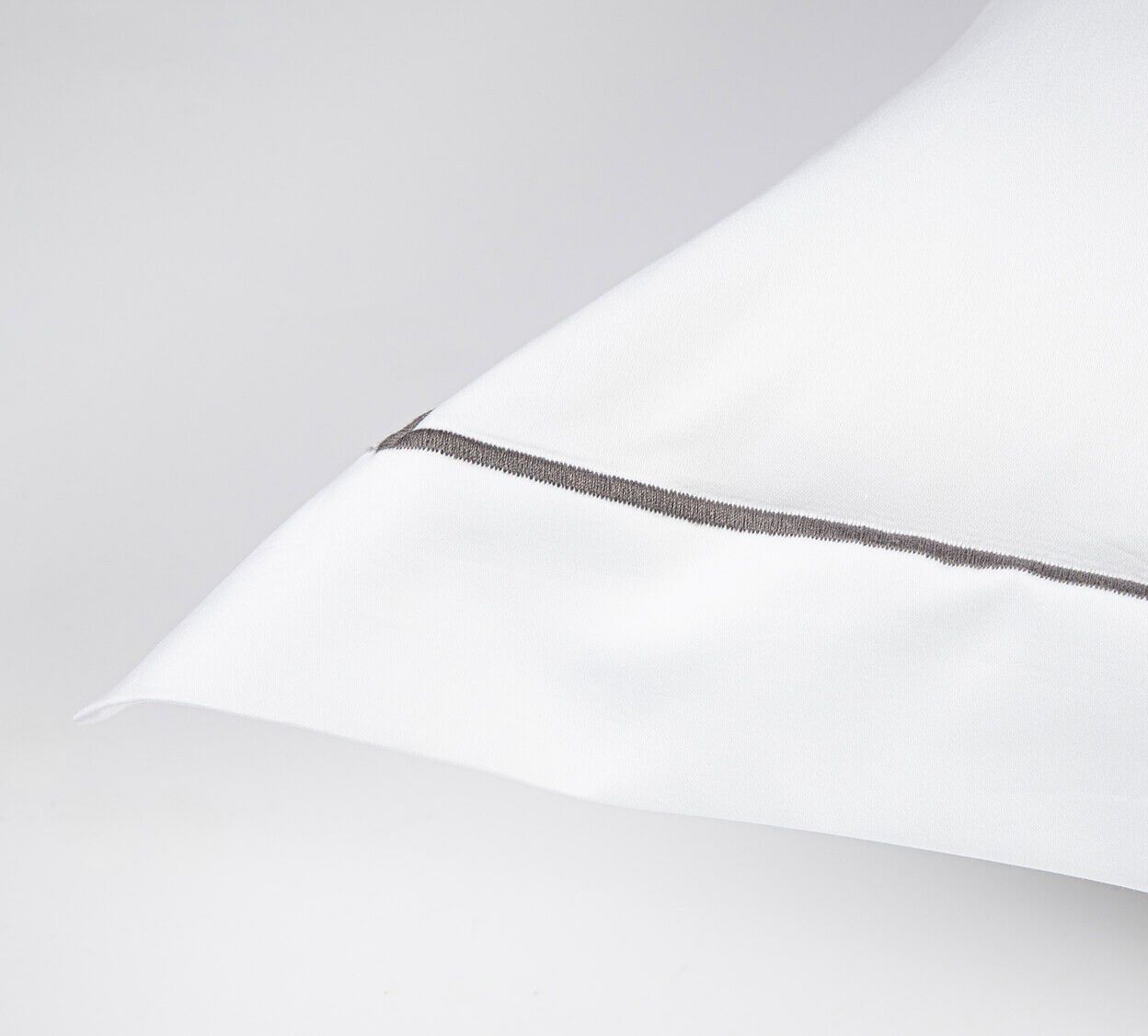 Egyptisk senges&aelig;t med broderet stikning