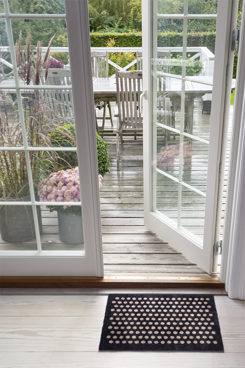 M&aring;tte 40x60 cm, dot sort/sand