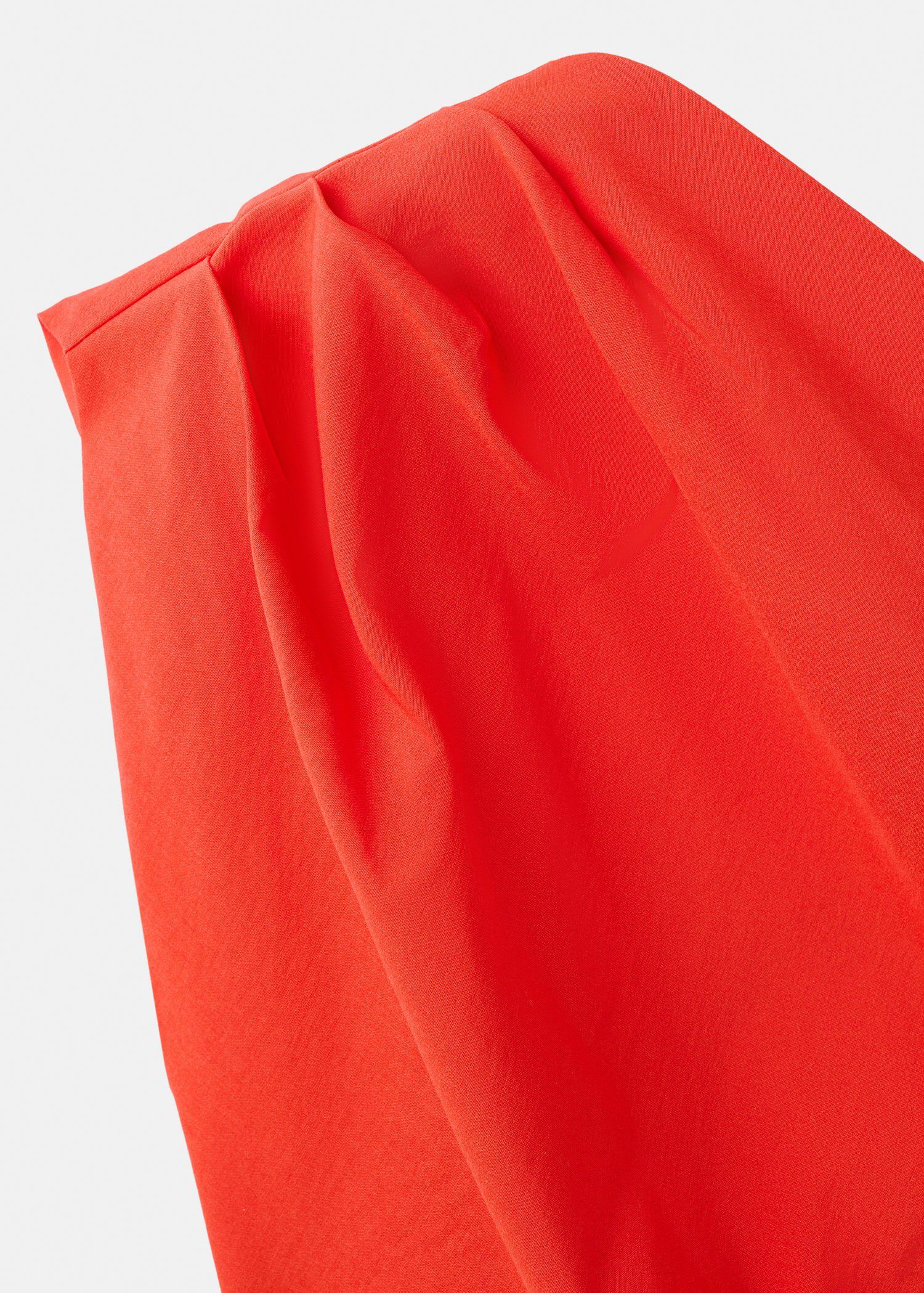 Asymmetric neckline dress with drap