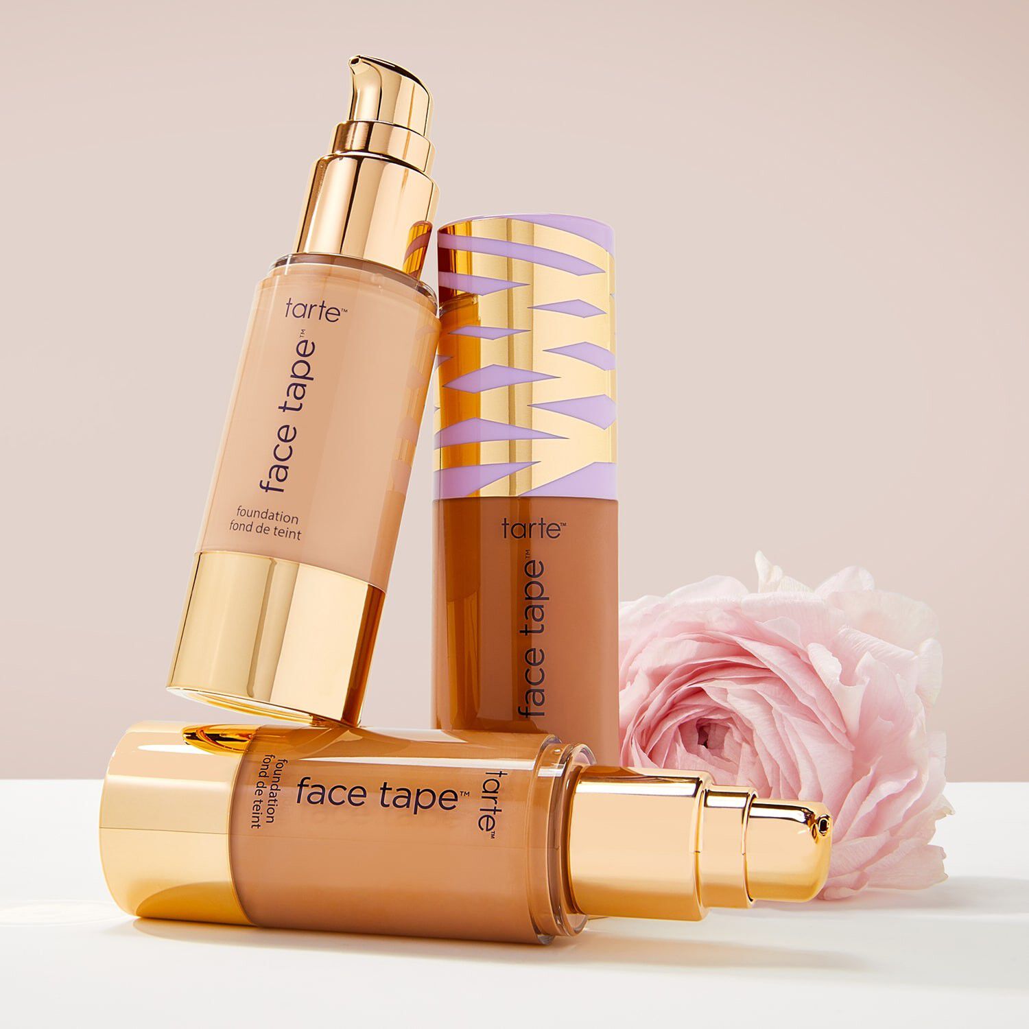Face Tape- Foundation med mat finish