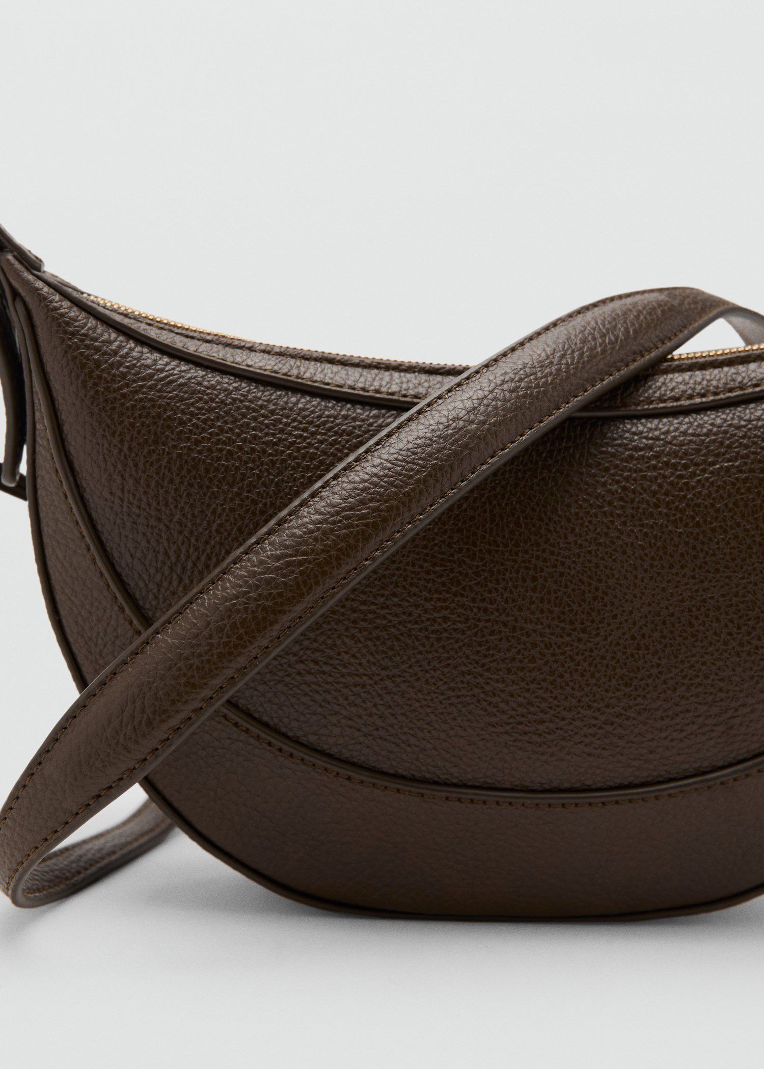 Oval shoulder bag