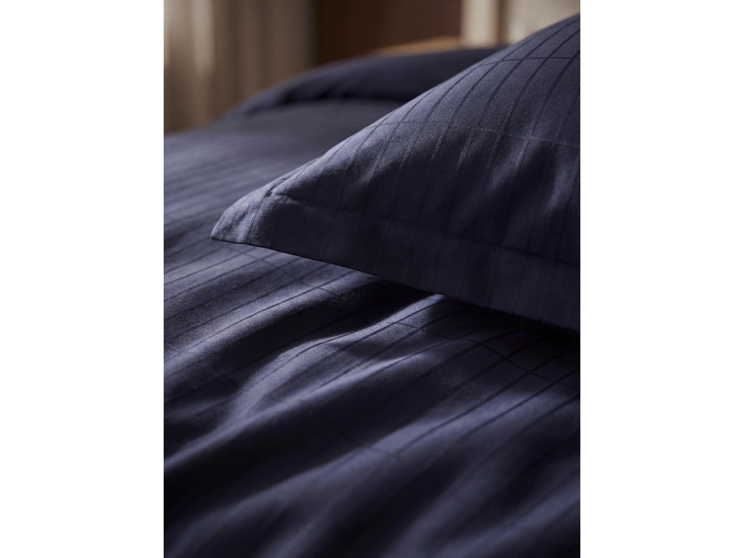 Senget&oslash;j 140x200 Essence  Suite One Optisk hvid