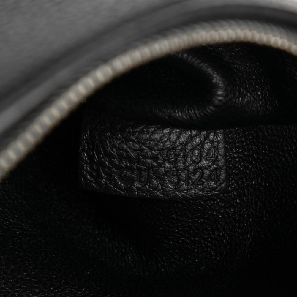 C&eacute;line Trapeze