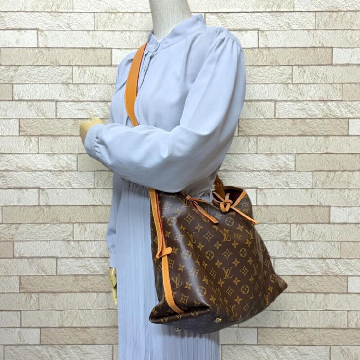 Louis Vuitton Shoulder Bags