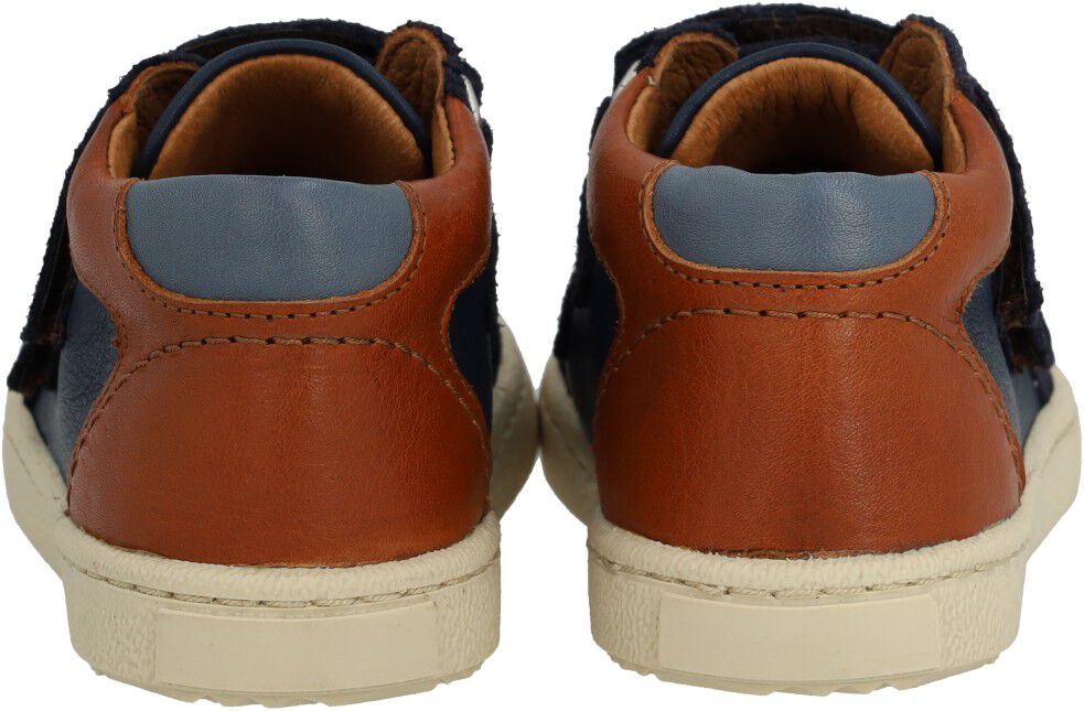 Mid-cut sneaker
