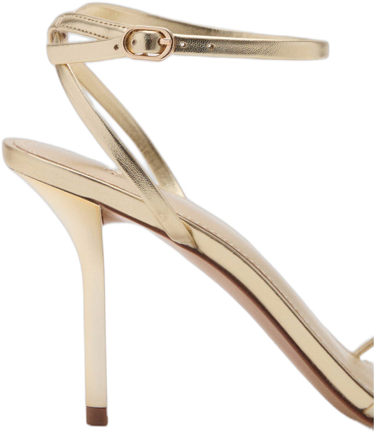 Heeled sandal with crossed straps