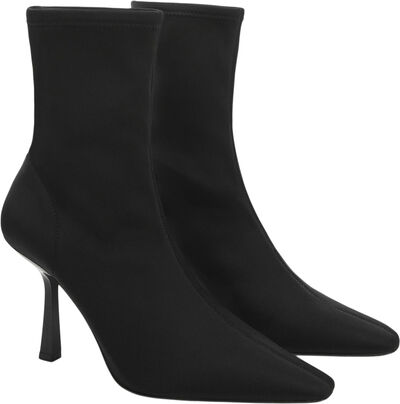 Pointed heel ankle boot