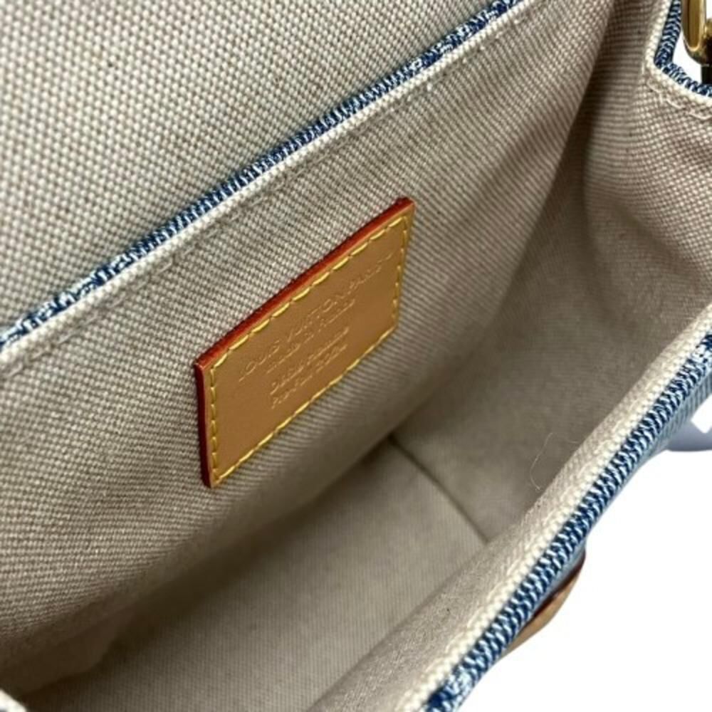 Louis Vuitton Shoulder Bags