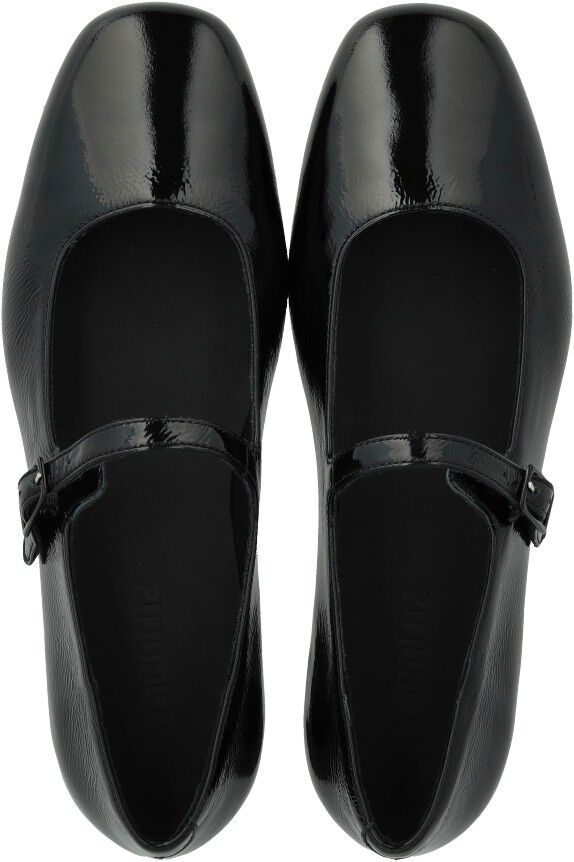 Ballerina med moderat firkantet snude